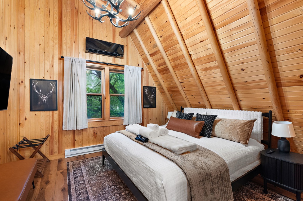 Deer Retreat bedroom
