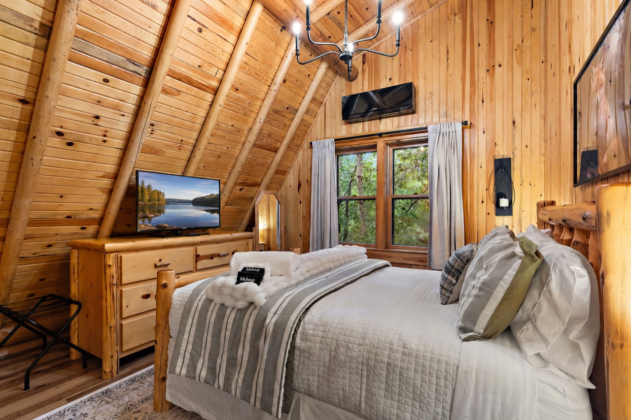 Fox Den bedroom